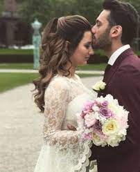 İtalya'nın milan takımında forma giyen hakan çalhanoğlu, çocukluk aşkı sinem çalhanoğlu ile 2017 yılında almanya'da dünyaevine girmişti. Hakan Calhanoglu Ayriligi Duyurdu Esi Sinem Calhanoglu Dan Iddialara Yanit Magazin Haberleri Ntv