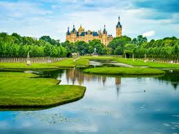 It is the state capital, and with fewer than 95,000 inhabitants is also the smallest german state capital. Schwerin Zuhause Im Norden Tag Wohnen