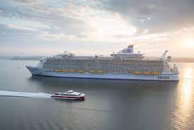 Acesta va avea 2.747 de cabine pentru 5.479 de pasageri şi 2.400 de membri ai echipajului şi va fi cel mai mare din lume, a declarat nicolae demetriade, preşedintele world travel, care reprezintă în românia royal caribbean. Cel Mai Mare Vas De CroazierÄƒ Din Lume Se News Ro