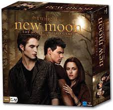 New moon is the second installment of the twilight film series, based on stephenie meyer's novel of the same name. Twilight New Moon Board Game Amazon De Spielzeug