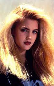 Pin By Red Vampire Woman Vampiress On Radical Blondeness 90s Hairstyles 90s Grunge Hair Hair Styles