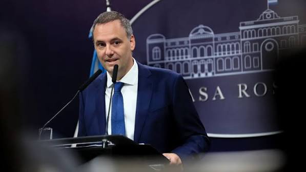 Renunció el Jefe de Gabinete Manuel Adorni