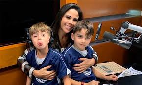 By getting answers on askfm. Como Hace Mucho No Lo Hacia Paola Rojas Presume Lo Grande Que Estan Sus Hijos
