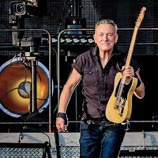 Nghệ sĩ guitar Bruce Springsteen trở thành tỉ phú