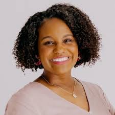 Caitlin Ewing's Instagram, Twitter & Facebook