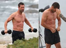 Cinema, homens e pipoca: FUCK YEAH! AARON ECKHART NA PRAIA