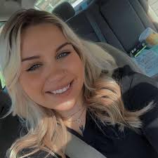 Hello!! I'm looking for a hairstylist that can completely change my hair! I  have long, one length hair and I want to go short/medium and possibly do  bangs. Any good recommendations for