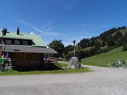 Die station höfatsblick der nebelhornbahn (seilbahn) liegt direkt neben der hütte. Bergtour Edmund Probst Haus Am Nebelhorn Tour 134714