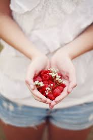 Pin By Maloka Bijoux On J Aime Les Belles Photos Healthy Habits Beauty Berry Picking