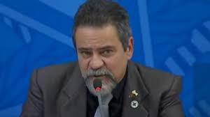 Elcio franco is on facebook. Segundo No Comando Da Saude Elcio Franco Aparece Com Broche Faca Na Caveira Em Coletiva Istoe Independente