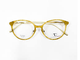 Teresa calandra tiene un estilo inconfundible, formal. Tc C02z Optica Del Sol
