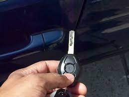 Oct 06, 2017 · i have an e46 bmw whose driver side door won't unlock or lock with both the key and the central locking button. Bmw E46 Door Lock Barrel Issue P 1 Key Spins Without Opening Door Youtube
