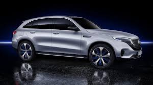Previously only seen underneath hacked test mules, the eqb is shown in the new images with altered and disguised front and rear end. Mercedes Takes On Tesla With Fully Electric Suv Bbc News