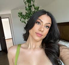 Elizabeth Madrid's Instagram, Twitter & Facebook