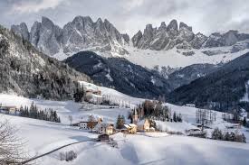 Republik österreich, listen (help · info)), is a landlocked east alpine country in the southern part of central europe.it is composed of nine federated states (bundesländer), one of which is vienna, austria's capital and largest city. Avstriya Vjo Agenciya Prigod