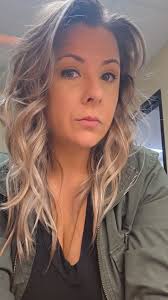 Can someone edit out the band setting up in the background?