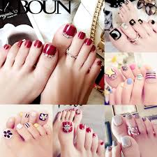 Artificial nail tips, acrylics or nail gels can also be used to simulate the look of natural nails. Christmas Nails Designs Coffin