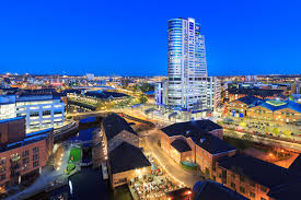 Part of the lively the light complex, the radisson blu hotel, leeds city centre provides easy access to the complex's restaurants, nightlife hotspots, and more. Leeds City Centre Skyline At Night En