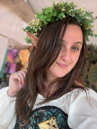 Hi i am an artist specifically abstract paintings. I was wondering if  anyone knows how to sign up for the deer park art show. I would love to  show off my stuff