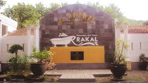 Bukit ini menjadi bukti sejarah ketika pangeran diponegoro memanfaatkan pos kosong untuk mengelabui penjajah. Harga Tiket Pemandian Air Panas Krakal Jadwaltravel Com