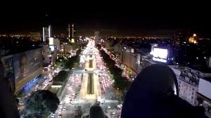 Lo cruza corrientes con la avenida 9 de julio y es casi el centro neurálgico de la capital. Obelisco De Buenos Aires Pero Desde Adentro Youtube