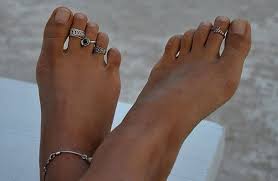 Si les pieds pouvaient parler, cet anneau d'orteil serait le sujet principal. Des Bijoux Insolites Pour Tous Les Jours Bijoux De Pied Bijou De Bras Bague D Orteil