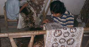 Lilin adalah sejenis cairan yang di gunakan untuk membuat motif batik pada kain. Macam Macam Teknik Membatik