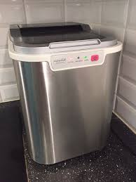 Plus De 3 Bonnes Raisons De Cuisiner Avec Des Glacons D E L P H I N N Cuisine Batterie De Cuisine Le Chef