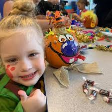 Vase ideas for empty space after Christmas tree