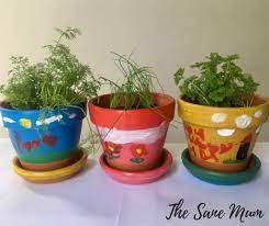 Pots de fleurs peints à la main. Painting Terracotta Pots Make A Windowsill Herb Garden Artsplorers