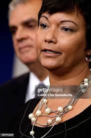 318 Lisa Miles Stock Photos, High-Res Pictures, and Images