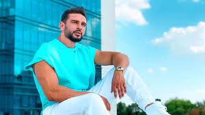 Au trecut 5 ani de când dorian popa a lansat pe youtube piesa buze, alături de what`s up cu matei vasiliu, razvan mihaila, marius ivancea, alama și dorian popa la productie. Dorian Popa O NouÄƒ Schimbare De Look Cum È™i A Surprins Fanii Foto