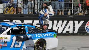 The races do not take place on identical routes. Carl Edwards Wins Nascar Sprint Cup Series Race At Bristol Motor Speedway