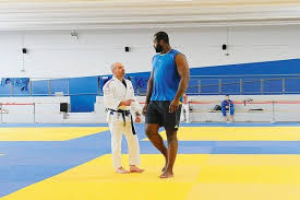Teddy riner est le troisième poids lourd de l'histoire à remporter deux titres olympiques en judo. Teddy Riner Se Bat Contre Lui Meme Pour Rester Au Sommet