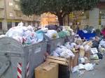 Pulizia straordinaria in Prati, cassonetti vuoti e rifiuti a terra - di 1