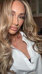 Leah Dale's Instagram, Twitter & Facebook