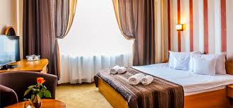 Situata a brasov, a circa 10 minuti in auto dal centro della città, la vila borgo offre un bar, un giardino con terrazza, barbecue gratuito e il wifi gratuito in tutte le aree. Hotel Class Hermannstadt Servicii De 3 Stele Lux Camere Spatioase Restaurant In Sibiu