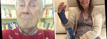 It was the last in the series of celebrity gogglebox last night, and viewers were entranced by gyles brandreth's jumper. Celebrity Gogglebox S Gyles Brandreth Accidentally Breaks Wife S Wrist In Painful Mishap Top Movie And Tv