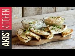 Greek Pita Bread For Souvlaki By Greek Chef Akis Petretzikis Make These Soft Freshly Baked Homemade Greek Pita Bread Greek Pita Bread Greek Pita Pita Bread