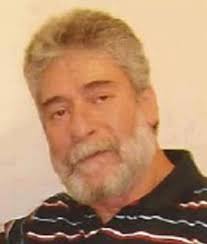 Sa tenue est composée d'un bonnet et un ensemble de prisonnier bleu foncé rayé de blanc. Georges Ibrahim Abdallah Pourquoi La France S Acharne Sur Le Plus Ancien Prisonnier D Europe Les Communistes De Pierre Benite Et Leurs Amis