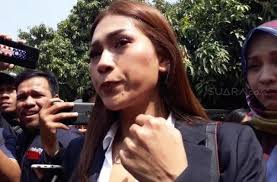 Nama tata janeeta merupakan nama panggung terbaru dari wanita bernama asli shinta dewi. Walau Jadi Janda Tiga Kali Intip 5 Pesona Tata Janeeta Yang Tak Pudar Matamata Com