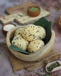 Uniknya lagi, kue berbahan dasar ketan putih ini memiliki banyak nama dan beraneka. Resep Onde Onde Ala Yummy Yang Enak Banget Begini Cara Membuatnya