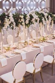 Idee De Centre De Table En Hauteur Pour Un Mariage Chic Et Glamour Decoration Table Mariage Deco Salle Mariage Decoration Mariage
