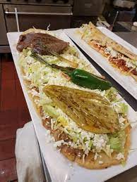 Y constató que estaban relacionados con uno de los coros más violentos de la banda latina. La Casa De Los Machetes Restaurant 10424 Knott Ave Anaheim Ca 92804 Usa