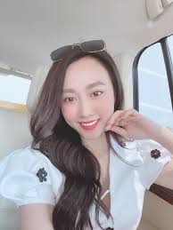 Trần hữu đông triều và nguyễn tiến linh là 2 cầu thủ góp mặt. Báº¡n Gai Tiáº¿n Linh Bá» Tháº¿ Giá»›i Nhá» Ä'á»ƒ Yeu Anh