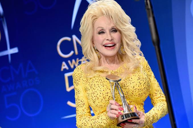 Dolly Parton Talks Lifetime Honor, Tribute at CMA Awards