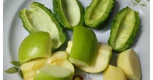 Potong dadu buah peria dan epal hijau untuk. Ubat Kencing Manis Cara Kampung