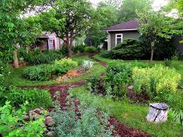 Front Yard Rain Garden And Berm Permaculture Gardening Rain Garden Design Front Yard Landscaping