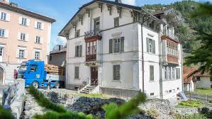 Finde und buche einzigartige unterkünfte auf airbnb. Weisse Villa Wird Im August Versetzt Suedostschweiz Ch