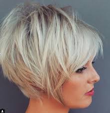 Als trendfrisur setzte sich der bob in den 1920er jahren durch. Gestufter Bob Kurz Bob Frisur Haarschnitt Ideen Haarschnitt